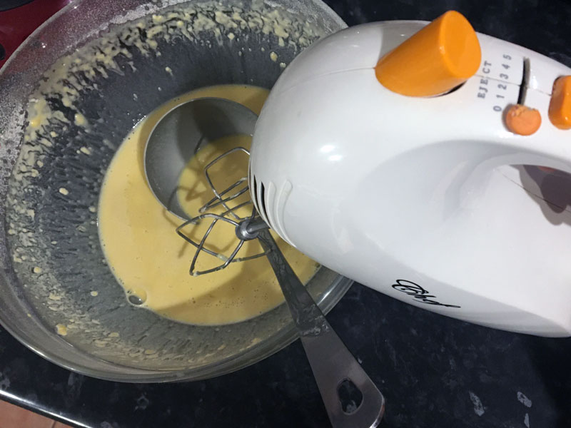 Electric hand mixer 1