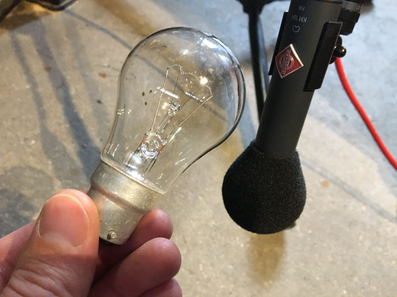 Flashing light bulb 4