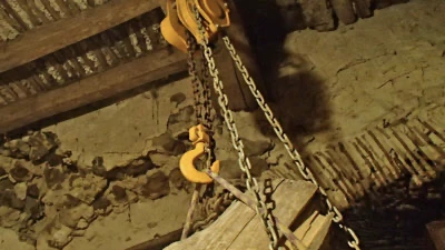 Manual chain hoist, mounted