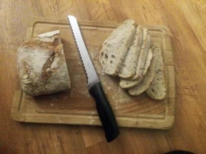 Bread knife 1