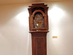 Grandfather clock, ticking