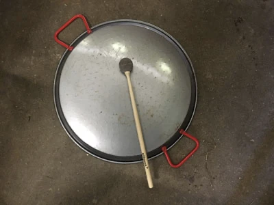 Paella pan, outside