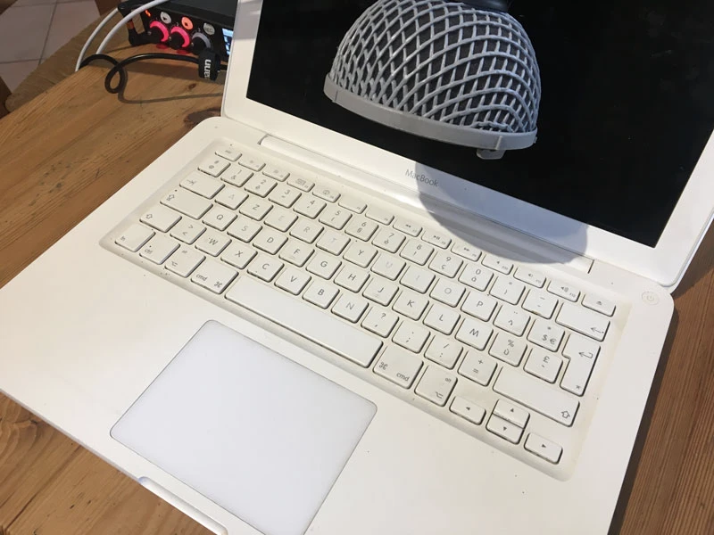 MacBook trackpad, simple click