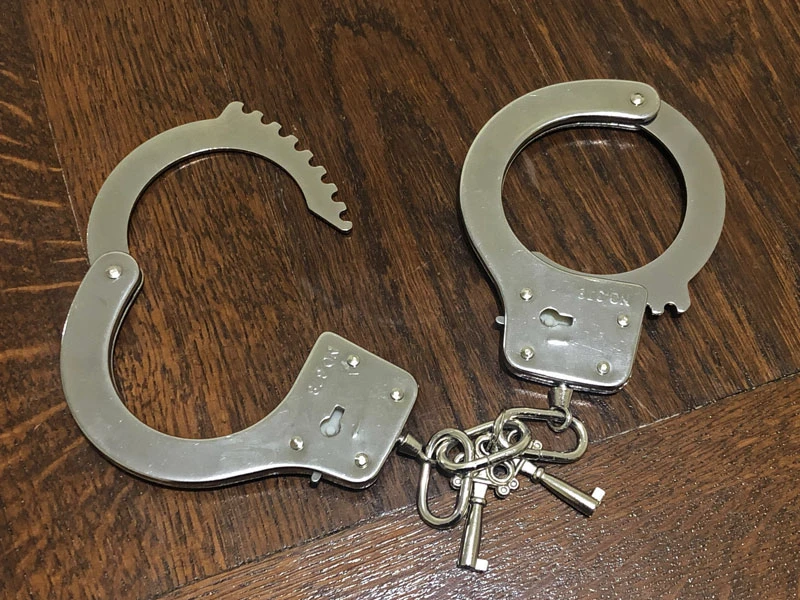 Metal handcuffs 1