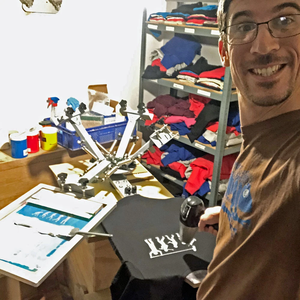 T-shirt avec un dessin d'une journée en onomatopées, photo 6