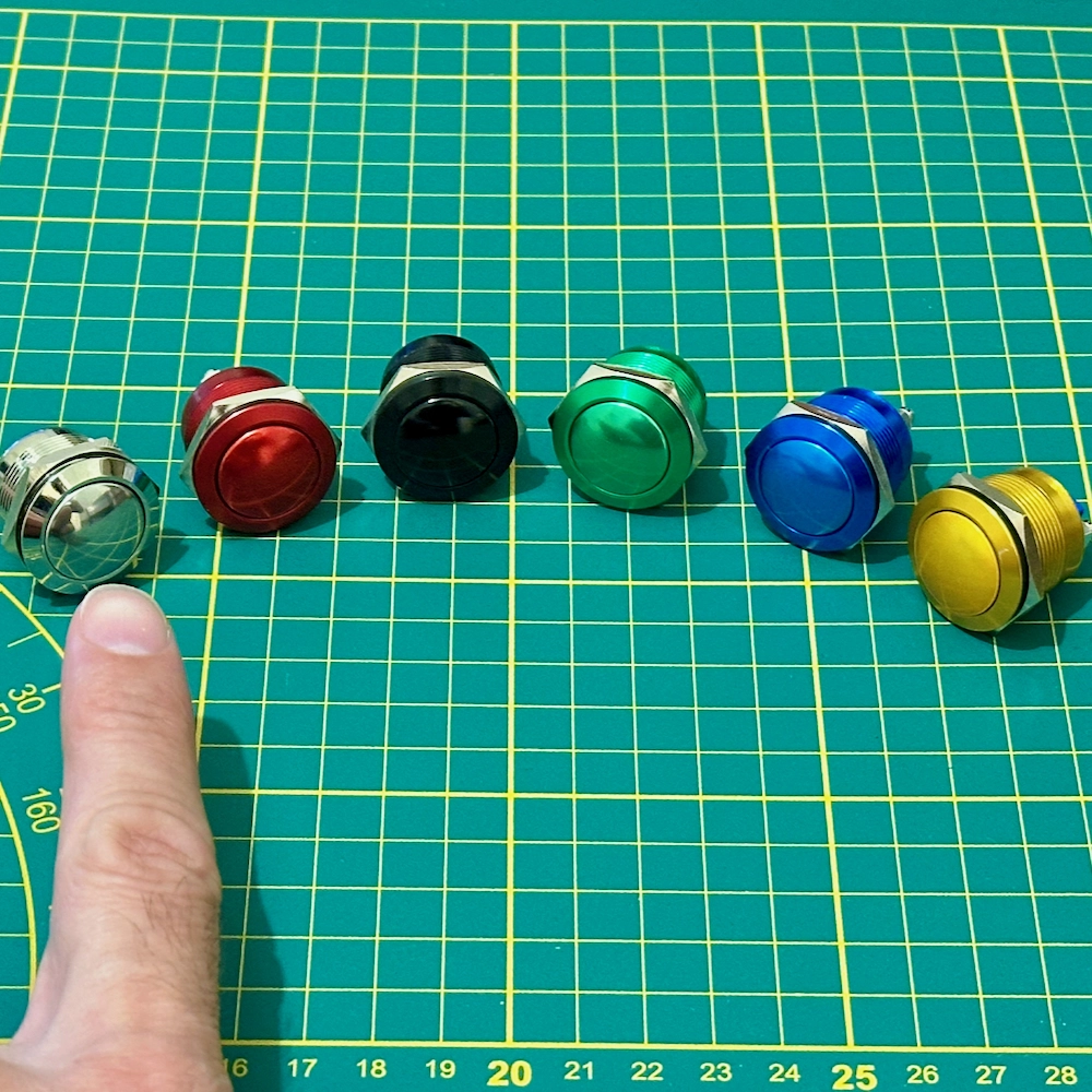 Boutons poussoirs de 22, 28 et 60 mm, en métal et en plastique, dans une dizaine de couleurs