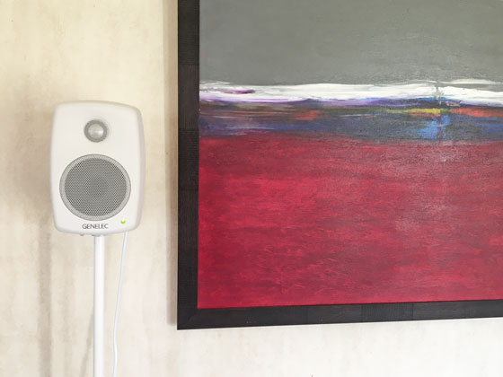 Un Ambi'Son derrière une Genelec