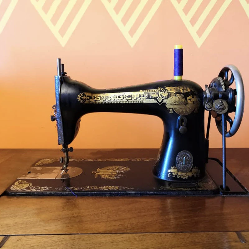 Sewing machine (non-motorized)